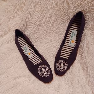 Canvas flats, Liz Claiborne logo